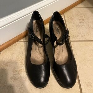 Flight attendant used heels